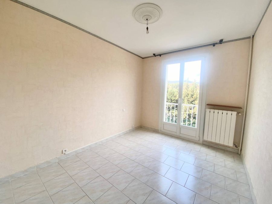The same room, empty